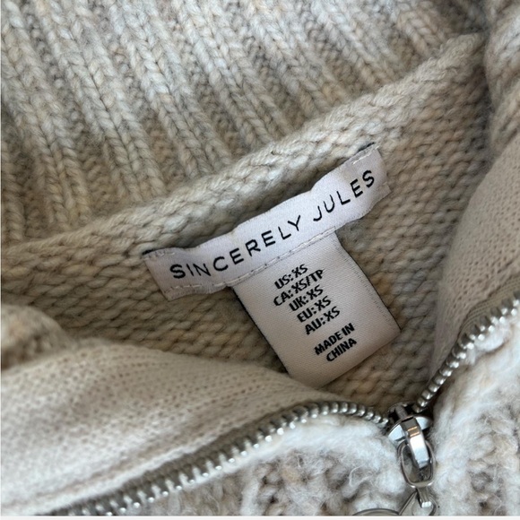 Light beige / cream zipper sweatshirt / sweater - Picture 2 of 2